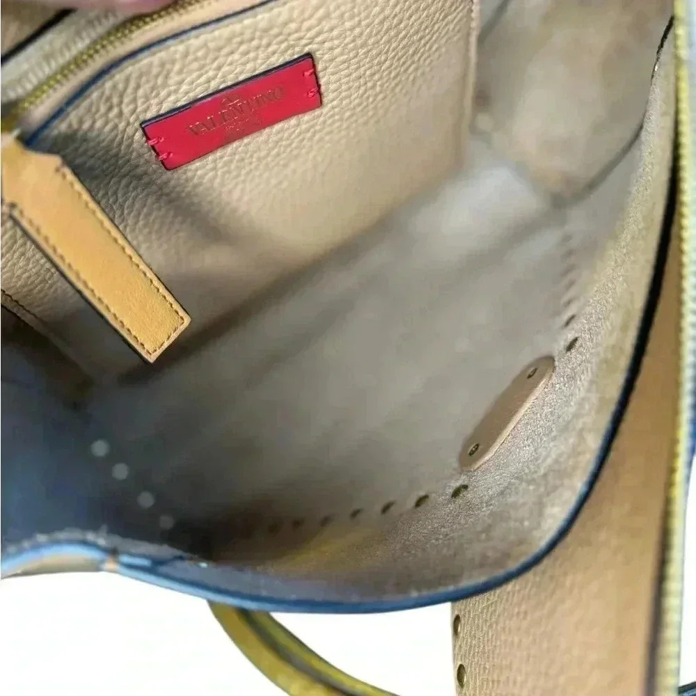 VALENTINO GARAVANI Vitello Rockstud Hype Shoulder Bag. - Picture 7 of 13